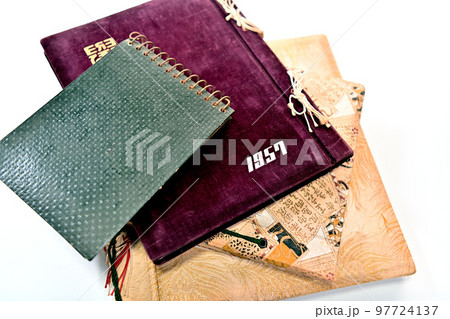 古い思い出の卒業アルバム 1957年 古い思い出の卒業アルバム 1957年 97724137