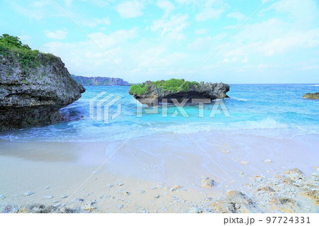 見ていて飽きることのない沖縄・万座のビーチ 見ていて飽きることのない沖縄・万座のビーチ 97724331