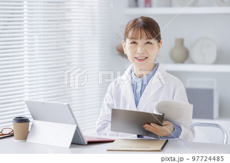 女医　医者　医療 97724485