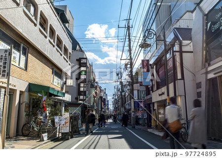 東京都目黒区の都市風景　自由が丘 97724895