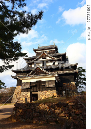 国宝の天守を誇る日本屈指の名城　松江城 97725802