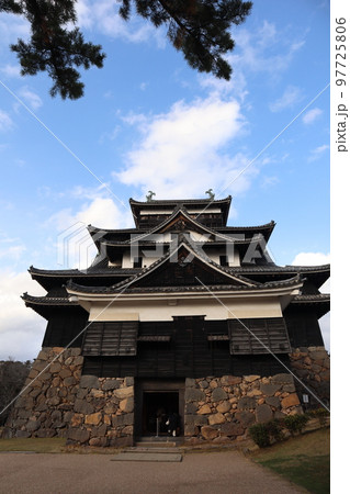 国宝の天守を誇る日本屈指の名城　松江城 97725806