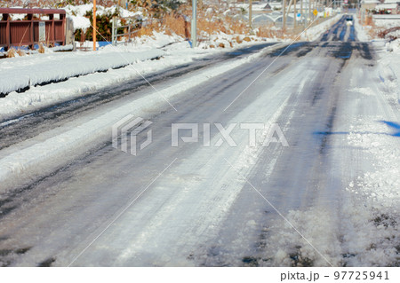 路面凍結　アイスバーン 97725941
