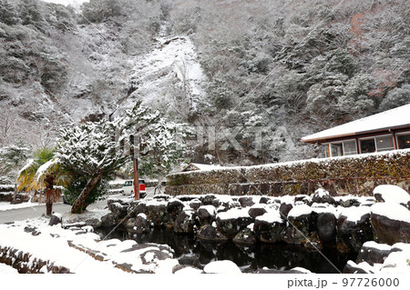雪の降った べふ峡温泉 雪の降った べふ峡温泉 97726000