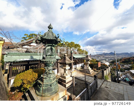 こんぴらさん金刀比羅宮表参道【香川県仲多度郡琴平町】青銅大燈籠 97726149