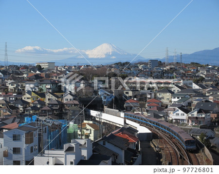 永谷天満宮から見た横浜市営地下鉄ブルーラインと富士山 永谷天満宮から見た横浜市営地下鉄ブルーラインと富士山 97726801