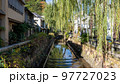 レトロな魅力ある街並み 97727023