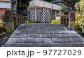 レトロな魅力ある街並み 97727029