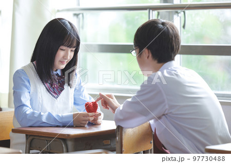 高校生カップル 高校生カップル 97730488
