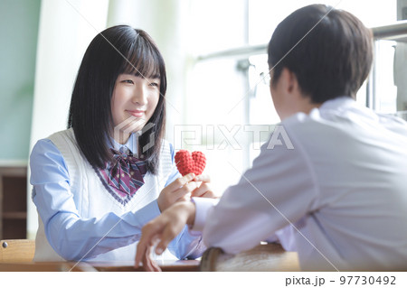 高校生カップル 高校生カップル 97730492