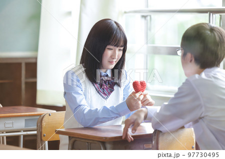 高校生カップル 97730495
