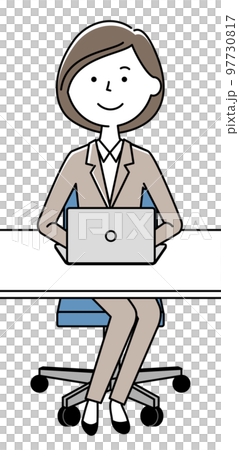PCを操作するスーツの女性 97730817