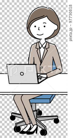 PCを操作するスーツの女性 97730818
