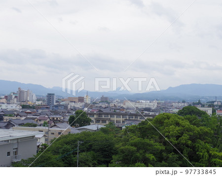中津城天守閣より望む中津の街並み(大分県中津市) 97733845