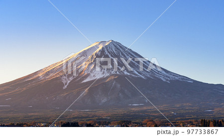 朝焼けに染まる富士山・紅富士 97733867