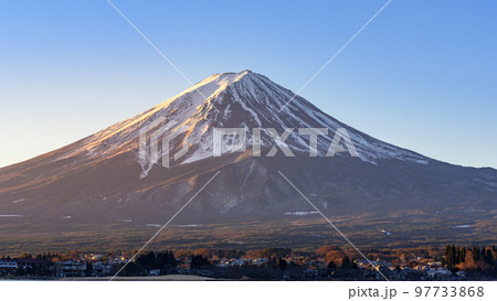 朝焼けに染まる富士山・紅富士 97733868