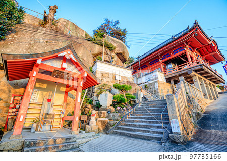 早朝の秋の千光寺　広島県尾道市 97735166