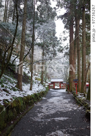 奥宮の参道から神門風景_總本社貴船神社 97736267
