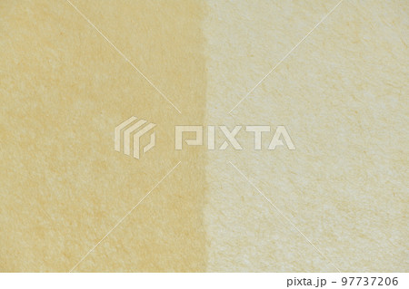 和紙によるベージュ濃淡の背景素材 97737206