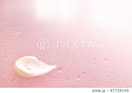 保湿クリームと潤い 保湿クリームと潤い 97739149