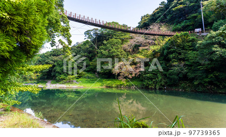 豊かな自然(氷川・火の国橋　吊橋風景)「立神峡里地公園」 97739365
