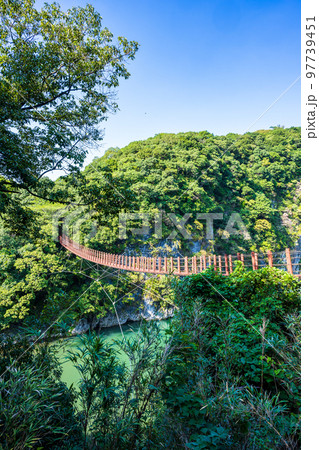 豊かな自然(氷川・火の国橋　吊橋風景)「立神峡里地公園」 97739451