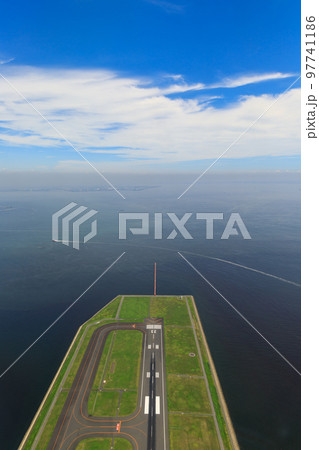 東京都_羽田空港D滑走路の風景 東京都_羽田空港D滑走路の風景 97741186