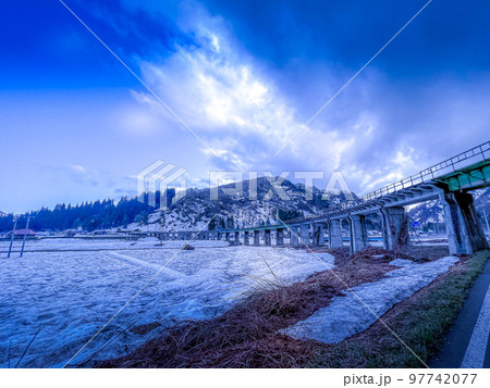 列車の走らない鉄道橋梁～2022早春 97742077