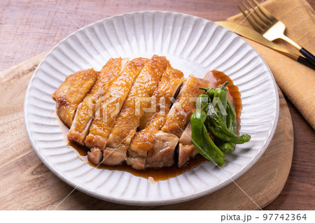 鶏の照り焼き 鶏の照り焼き 97742364