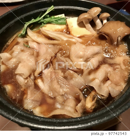 ホエー豚のすき焼き ホエー豚のすき焼き 97742543