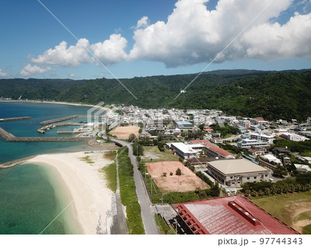 桃原ビーチ　奥間　沖縄　ビーチ　沖縄のビーチ　海　景色 97744343