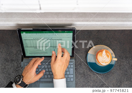 総務　経理　事務職　営業事務　一般事務　事務スタッフ　表計算　グラフ　俯瞰　ラテアート　カフェ 97745821