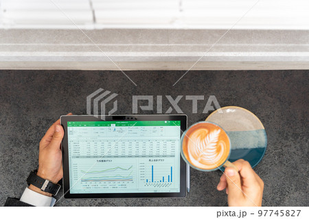 総務　経理　事務職　営業事務　一般事務　事務スタッフ　表計算　グラフ　ラテアート　カフェ　タブレット 97745827
