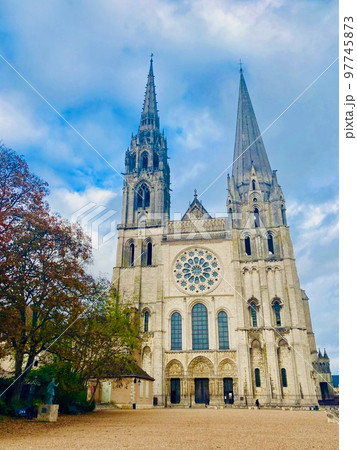 シャルトル大聖堂の外観 97745873