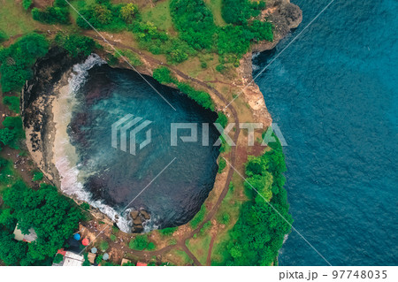 Emerald water on the Broken beach, Nusa Penida, Bali Emerald water on the Broken beach, Nusa Penida, Bali 97748035