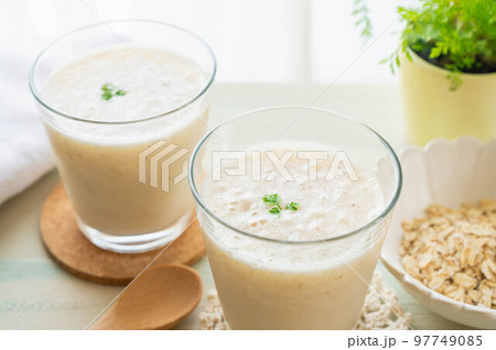 豆乳バナナスムージーとオートミール 豆乳バナナスムージーとオートミール 97749085