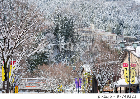 【下呂温泉】大雪後の下呂の街並み 97749223