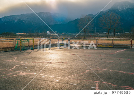夕方の運動場【北安曇郡池田町】 97749689