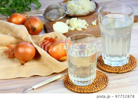Hot onion tea against cough and flu Hot onion tea against cough and flu 97752878