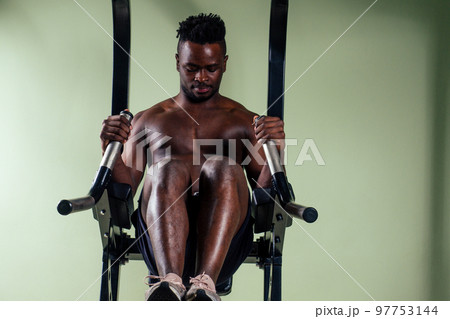 Male athletewith dreadlocks working out in the gym 97753144