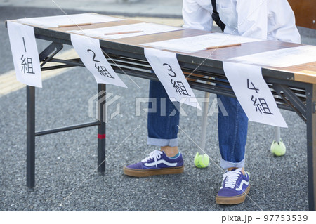 学校のイベントの受付け 97753539