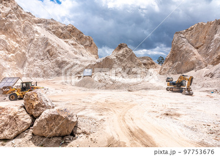 quarry for extracting sand, gravel and stone 97753676