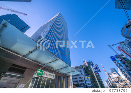 日本の東京都市景観 大門駅(浜松町)。六本木ヒルズ、麻布台ヒルズの姿が… 日本の東京都市景観 大門駅(浜松町)。六本木ヒルズ、麻布台ヒルズの姿が… 97753792