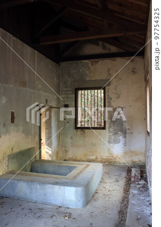 南部砲台の発電所跡~芸予要塞小島砲台跡 南部砲台の発電所跡~芸予要塞小島砲台跡 97754325