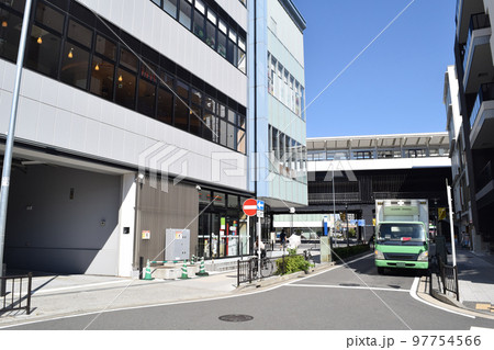 横浜市 金沢八景駅前の街並み 97754566