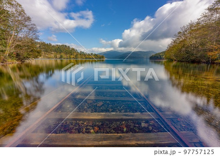 北海道　紅葉　三国峠　雲海　黄葉　秋　然別湖　湖底線路 97757125