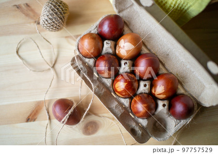 Painted eggs cooked for Easter are in an eco-friendly tray 97757529