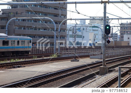 大宮駅を通過する電車 大宮駅を通過する電車 97758652