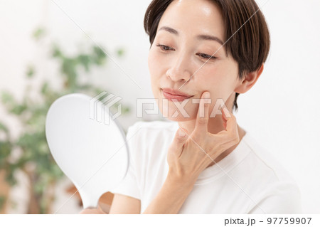 スキンケア　女性 97759907