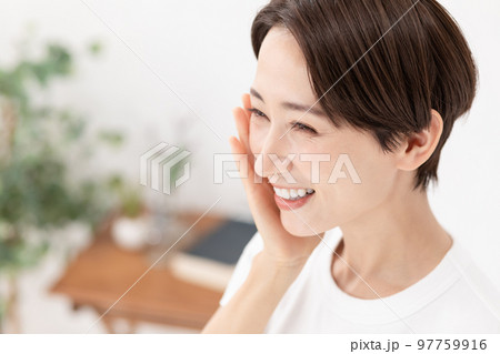 スキンケア 女性 スキンケア 女性 97759916